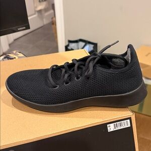 Allbirds tree runners jet black. Like new, worn once. Size W9.